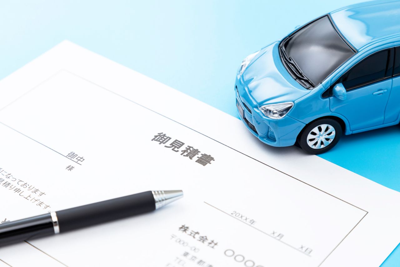 見積書とミニカー
